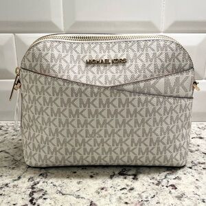 Michael Kors Jet Set Travel Medium Crossbody Bag in Vanilla NWT